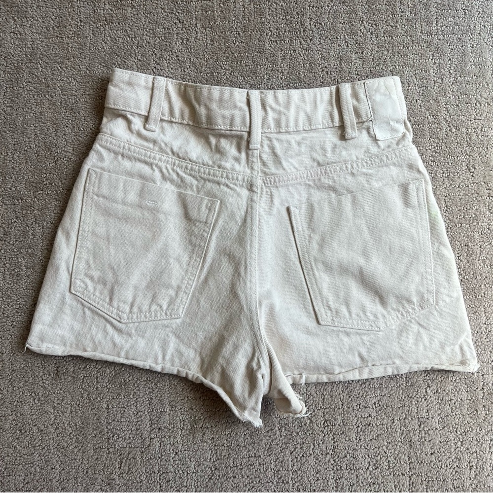 Zara High-Waisted Raw Hem Denim Shorts - Picture 3 of 8
